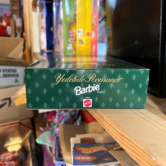 BARBIE Yuletide Romance from Hallmark - Picture 4 of 15